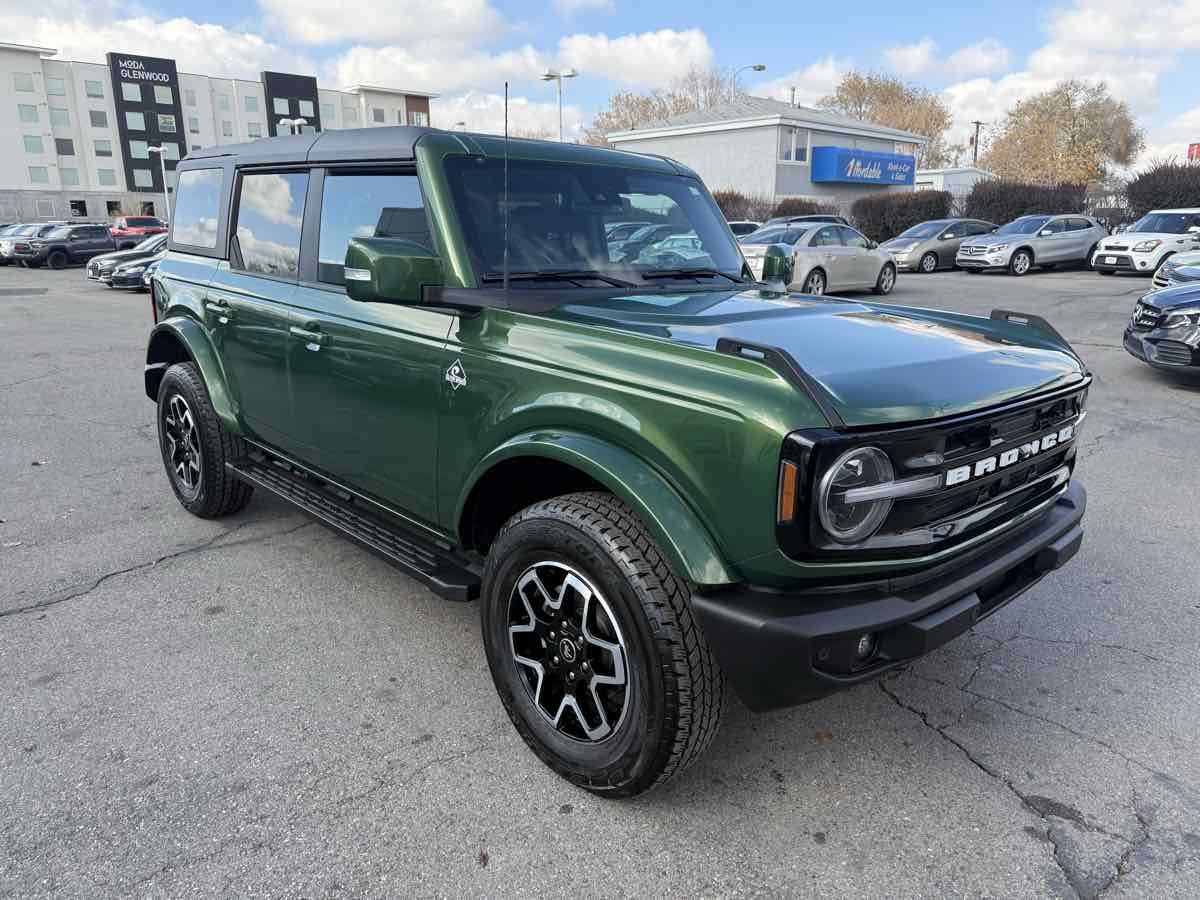 2024 Ford Bronco Outer Banks photo 4
