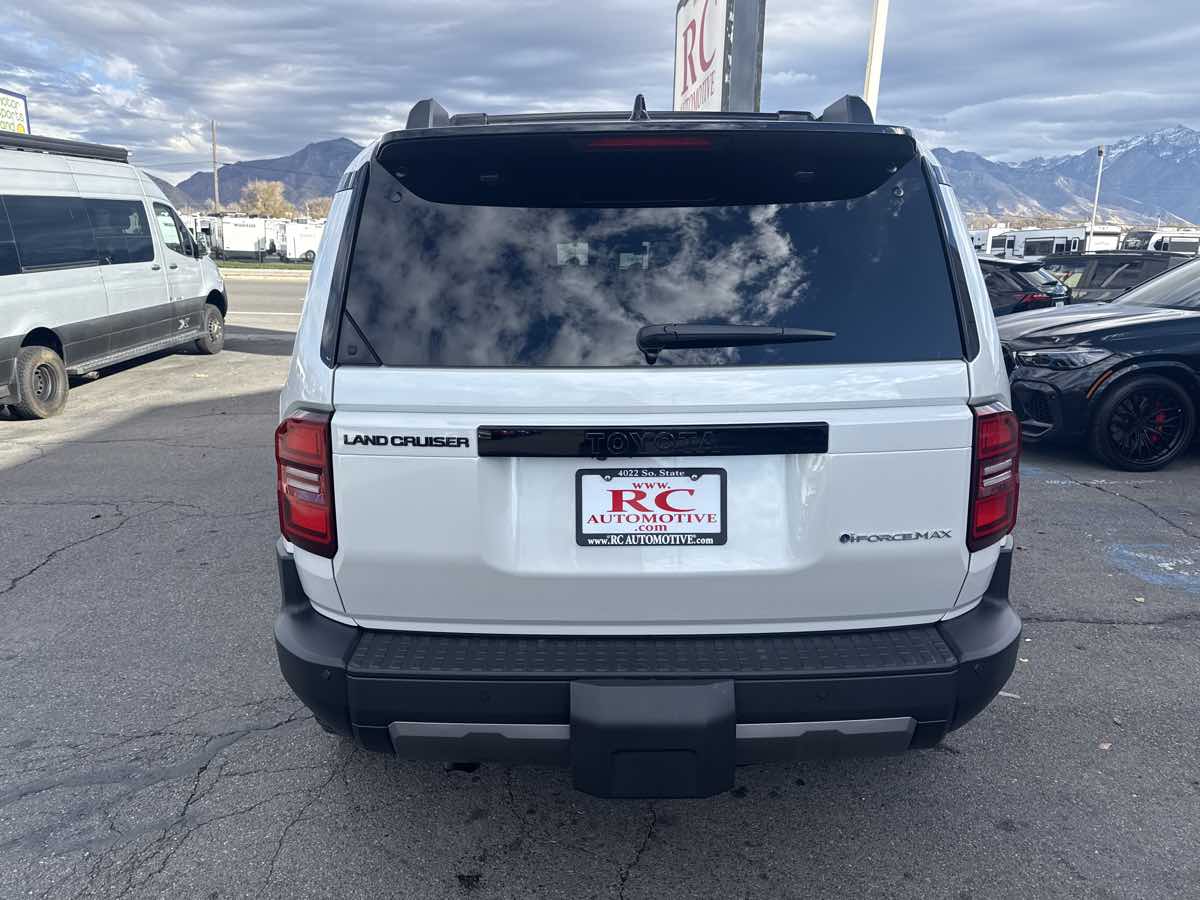 2025 Toyota Land Cruiser photo 4