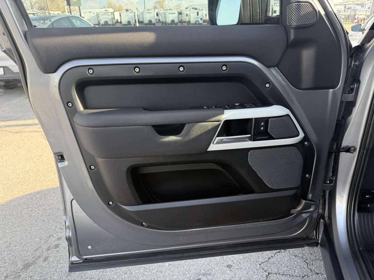 2021 Land Rover Defender SE - Photo 12