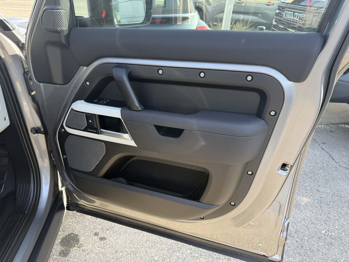 2021 Land Rover Defender SE - Photo 23