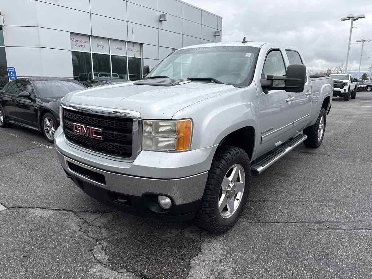2011 GMC Sierra 2500HD SLT - Photo 2