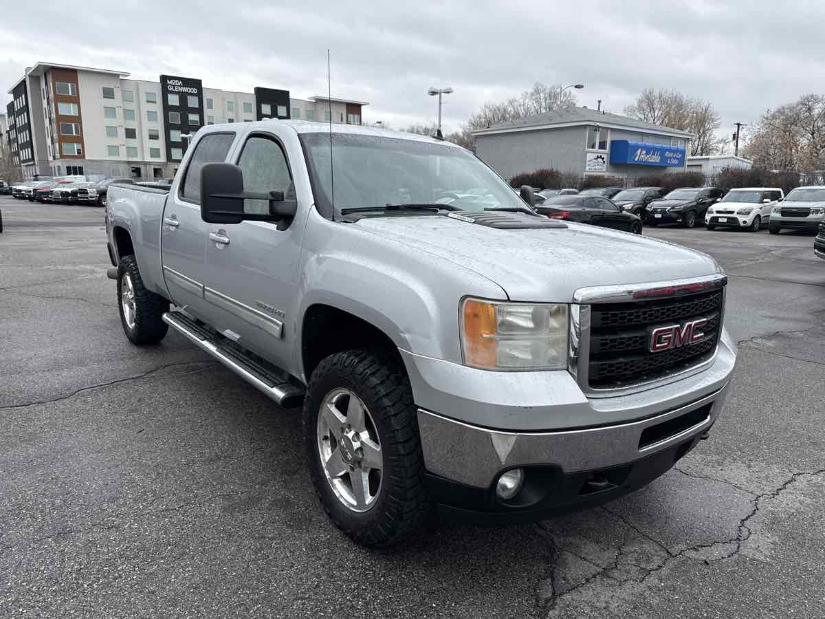 2011 GMC Sierra 2500HD SLT - Photo 4