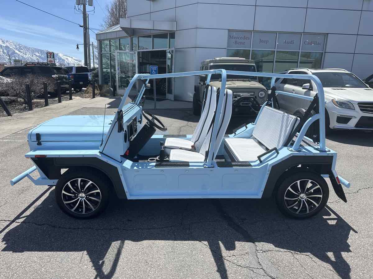 2023 Cruise Car MOKE photo 2