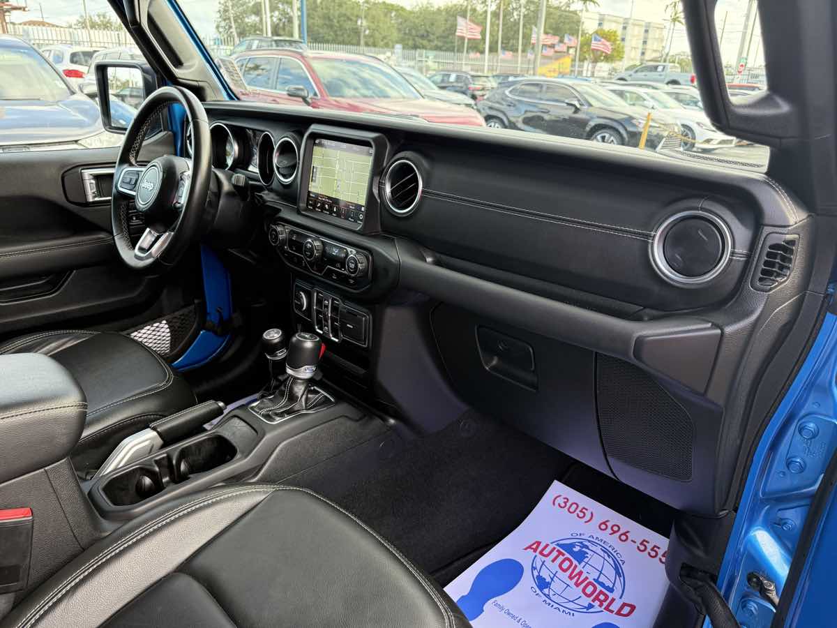 2022 Jeep Wrangler Unlimited Sahara 4xe photo 16