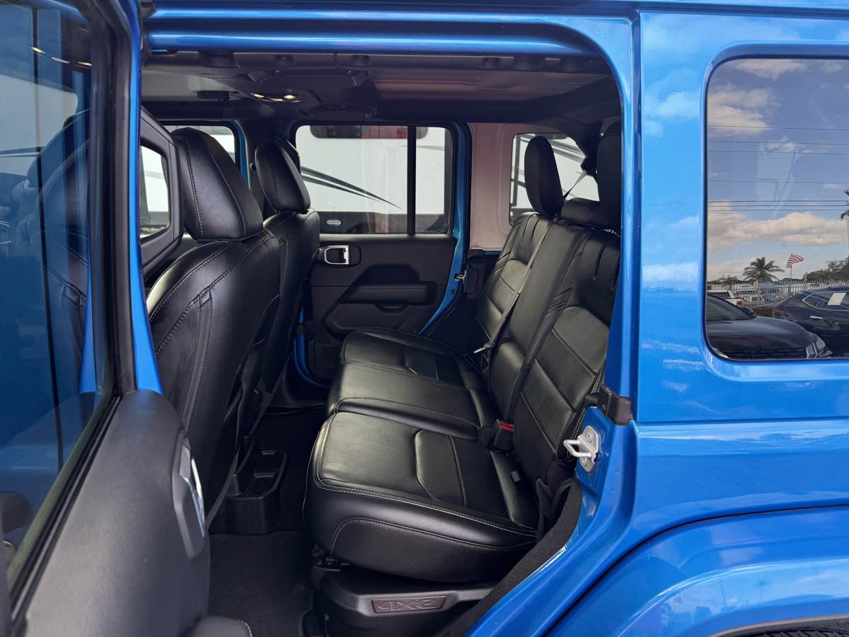 2022 Jeep Wrangler Unlimited Sahara 4xe photo 17