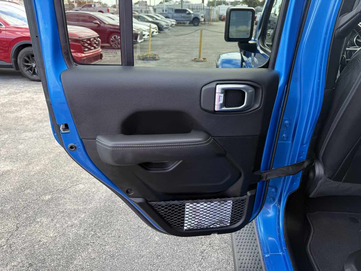 2022 Jeep Wrangler Unlimited Sahara 4xe photo 19