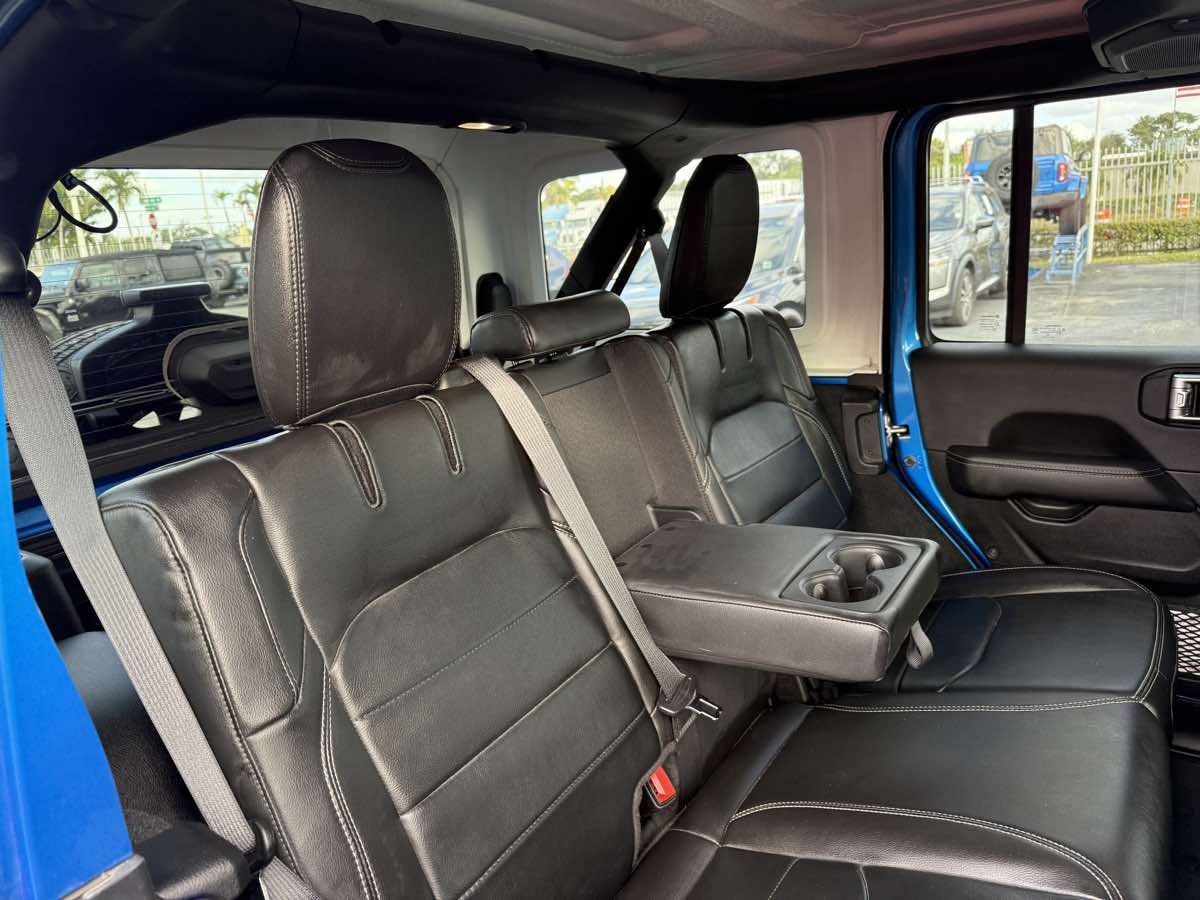 2022 Jeep Wrangler Unlimited Sahara 4xe photo 21