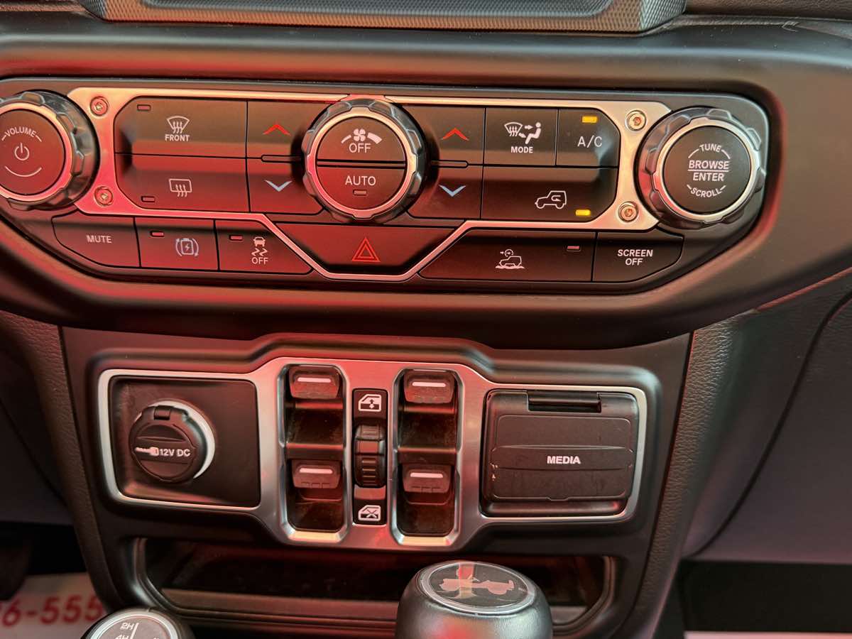 2022 Jeep Wrangler Unlimited Sahara 4xe photo 40