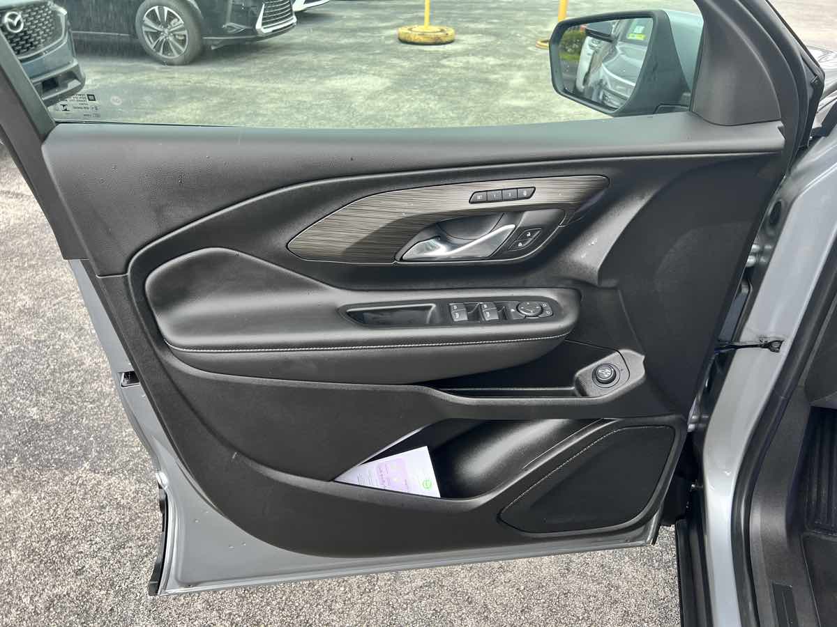 2023 Gmc Terrain SLT photo 13