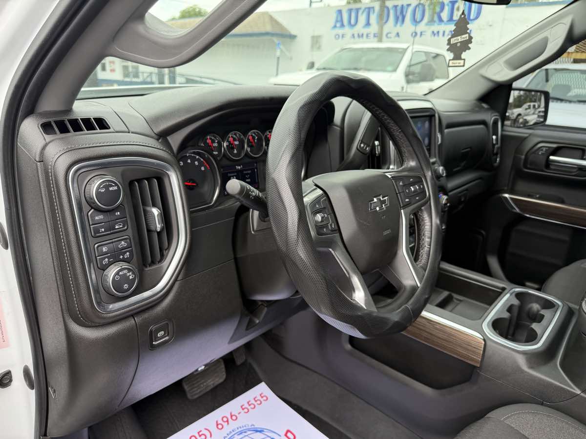 2020 Chevrolet Silverado 1500 RST photo 12