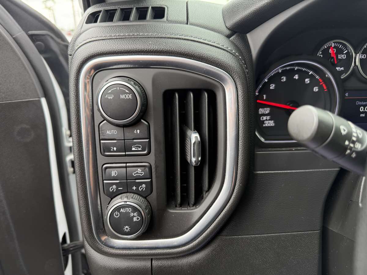 2020 Chevrolet Silverado 1500 RST photo 28