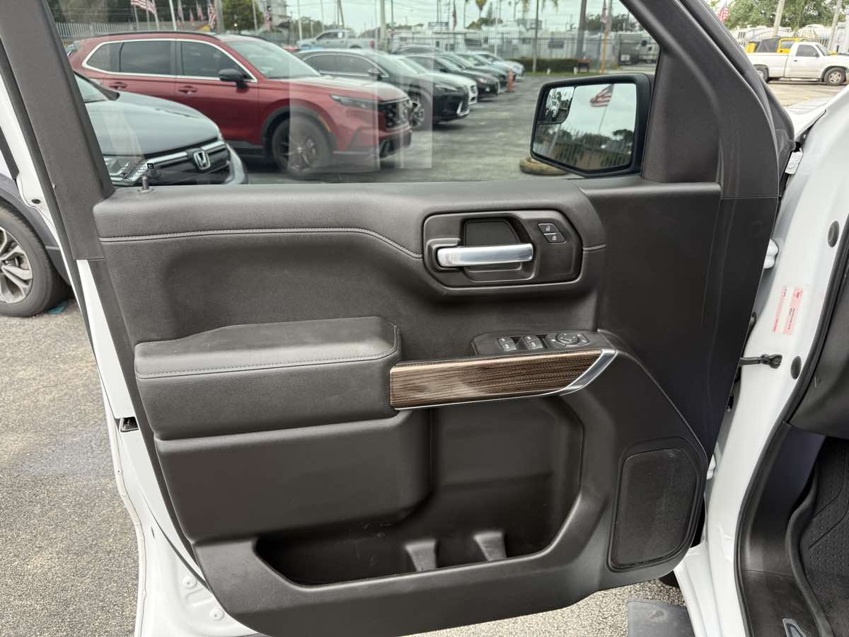 2020 Chevrolet Silverado 1500 RST photo 14
