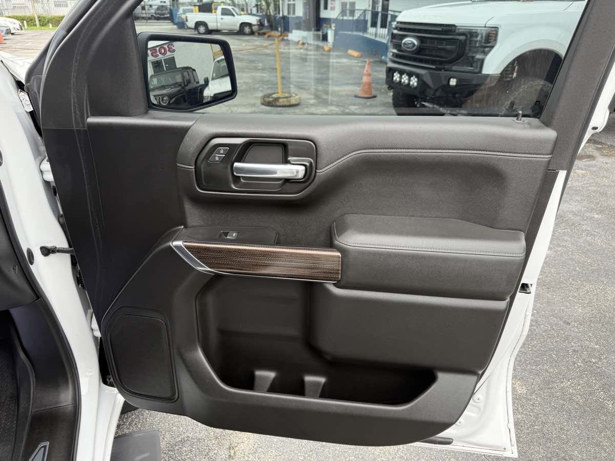 2020 Chevrolet Silverado 1500 RST photo 18