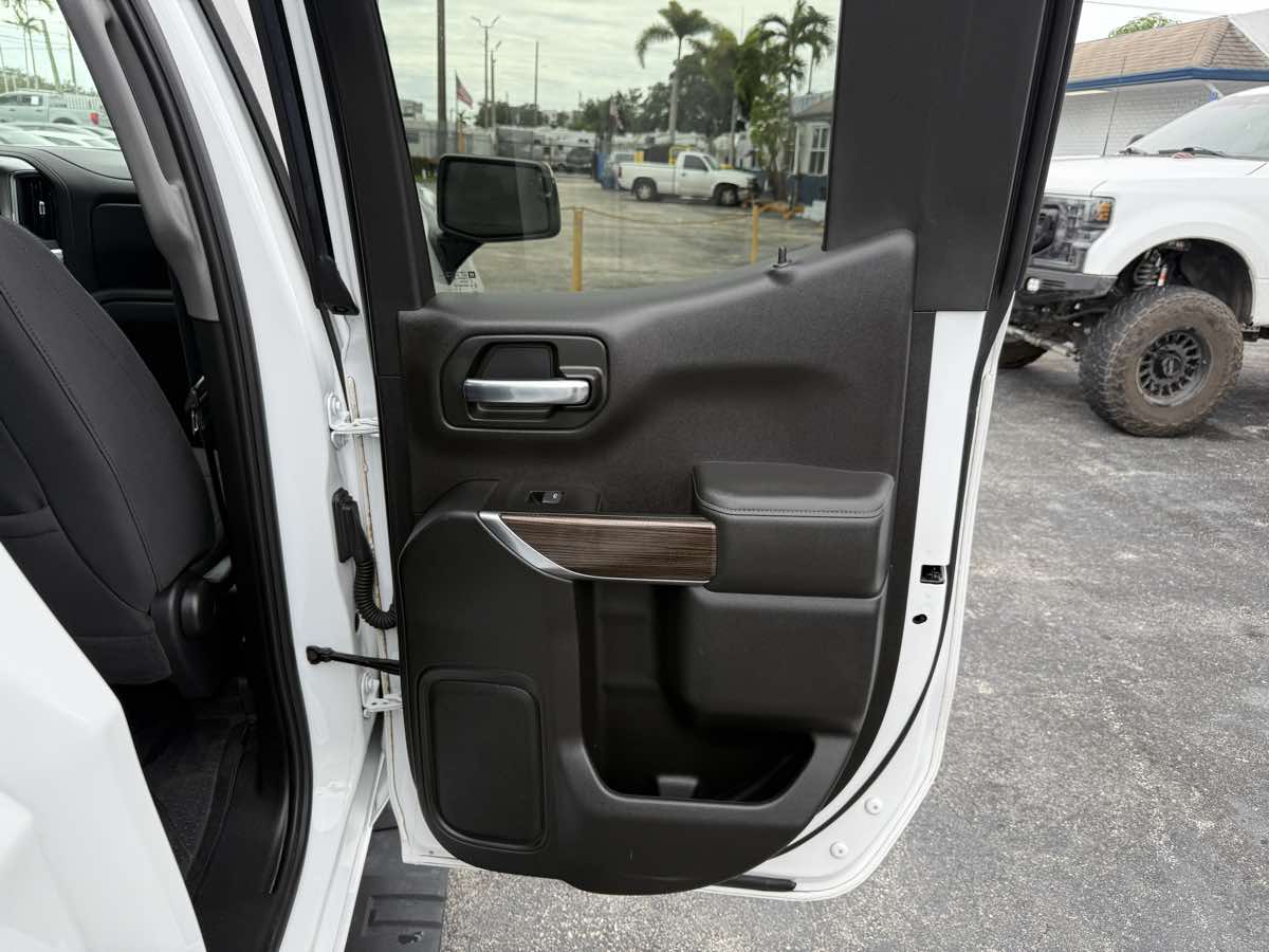 2020 Chevrolet Silverado 1500 RST photo 24