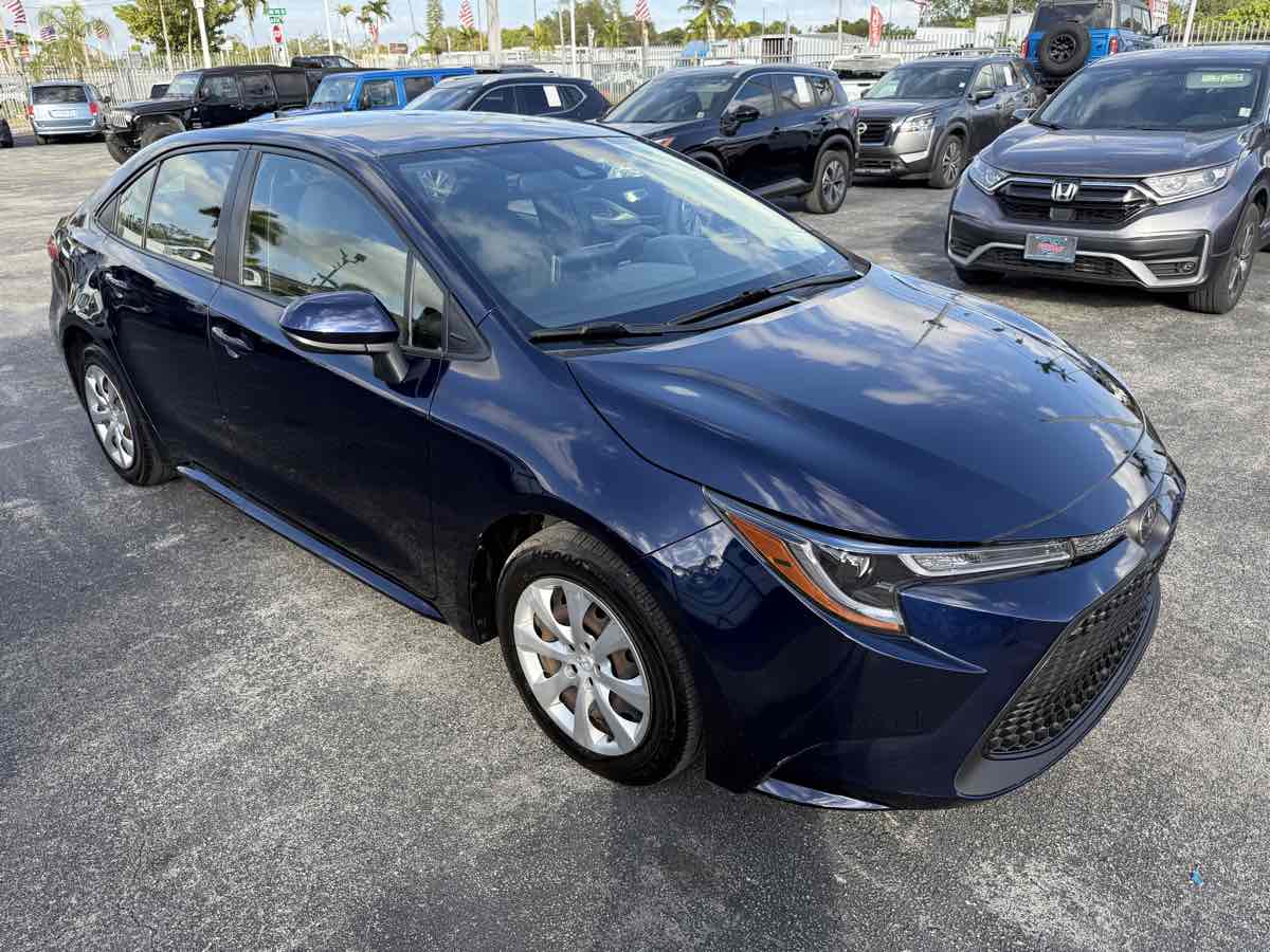 2021 Toyota Corolla LE photo 3