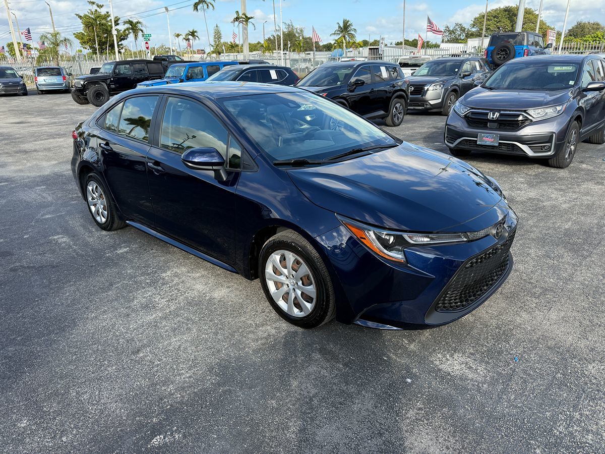 2021 Toyota Corolla LE photo 2