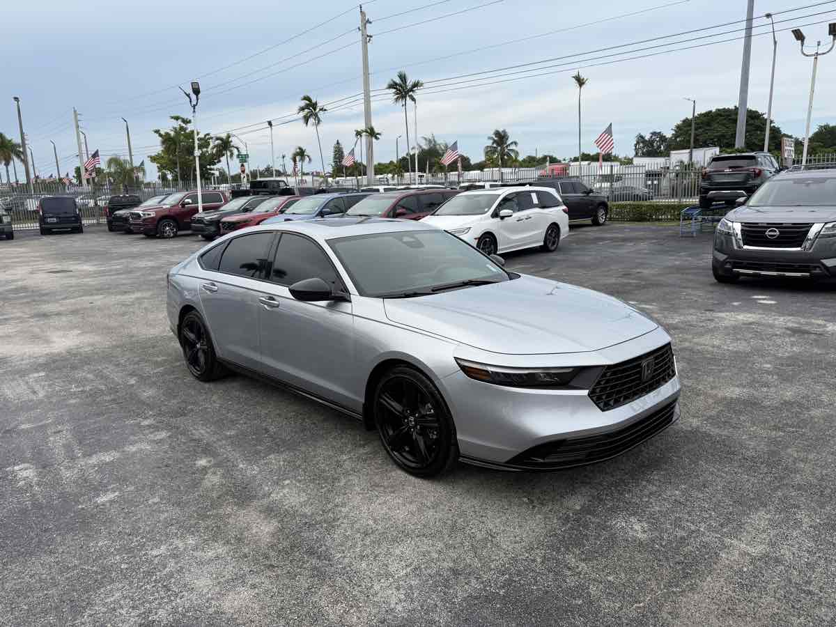 2024 Honda Accord Hybrid Sport-L photo 2