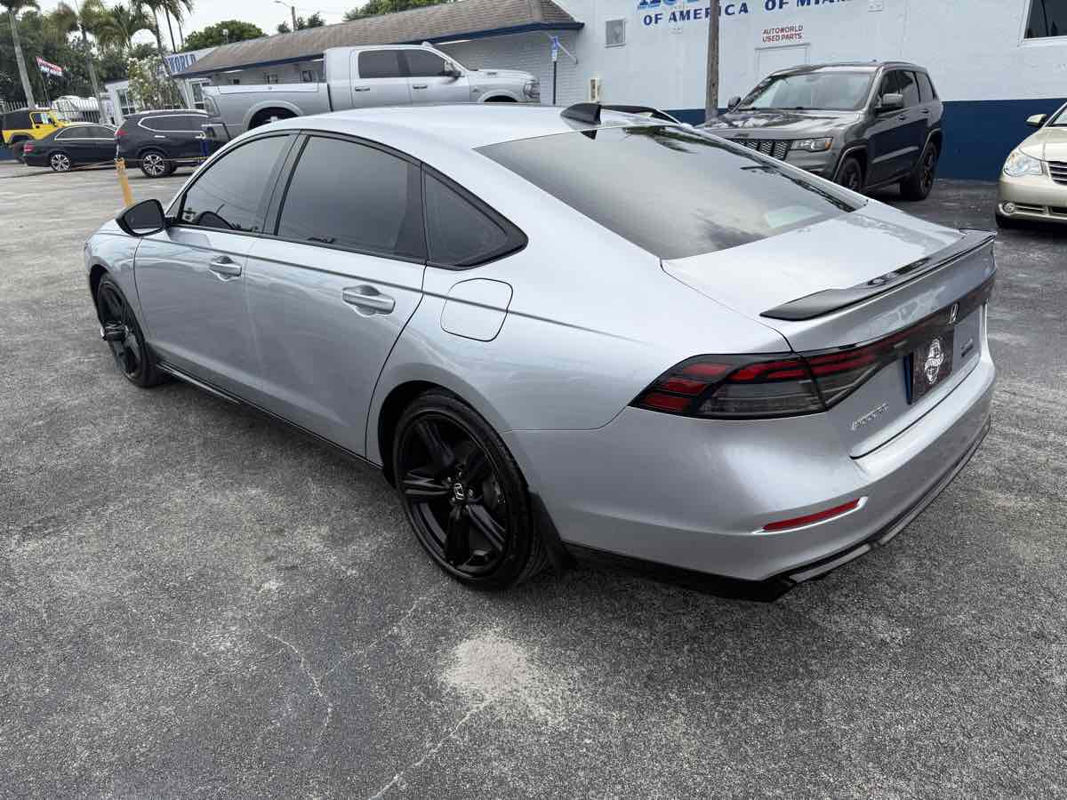 2024 Honda Accord Hybrid Sport-L photo 6