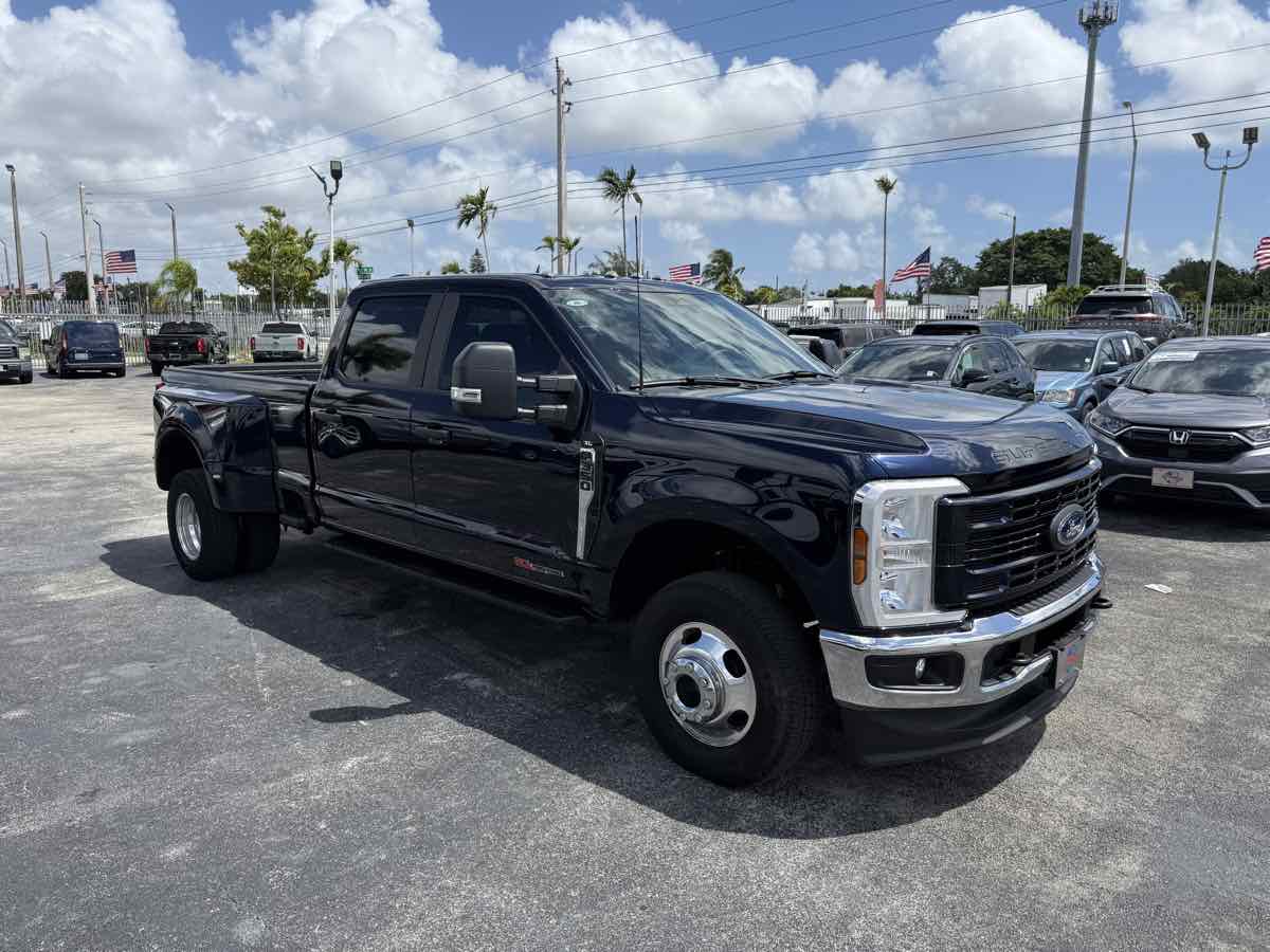 2023 Ford F-350 XL photo 3