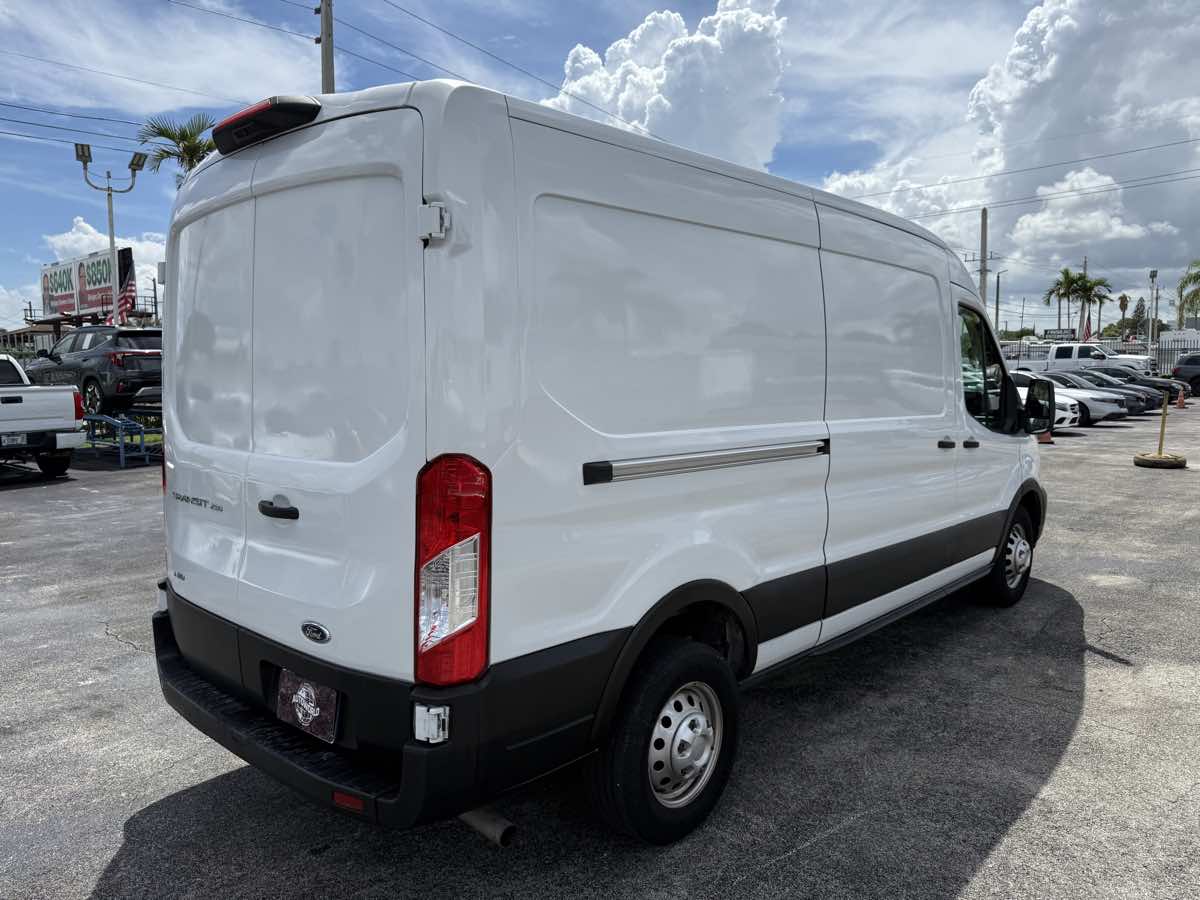2022 Ford Transit Cargo Van photo 9