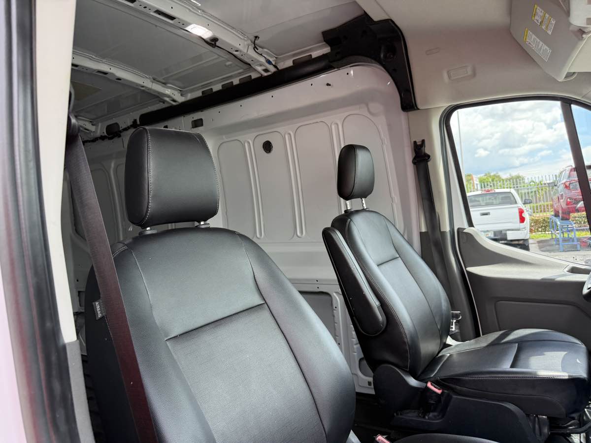 2022 Ford Transit Cargo Van photo 17