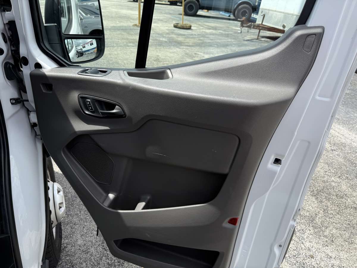 2022 Ford Transit Cargo Van photo 18