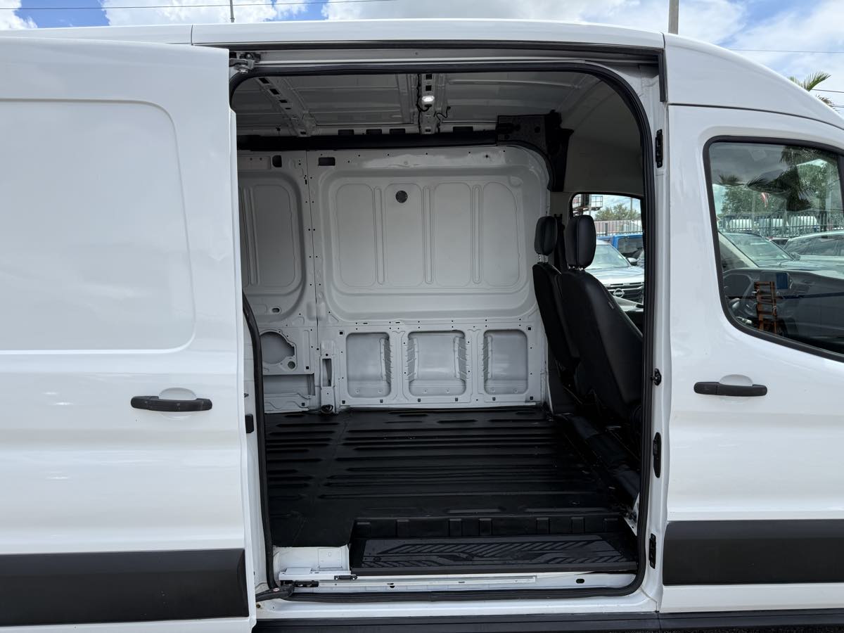 2022 Ford Transit Cargo Van photo 19