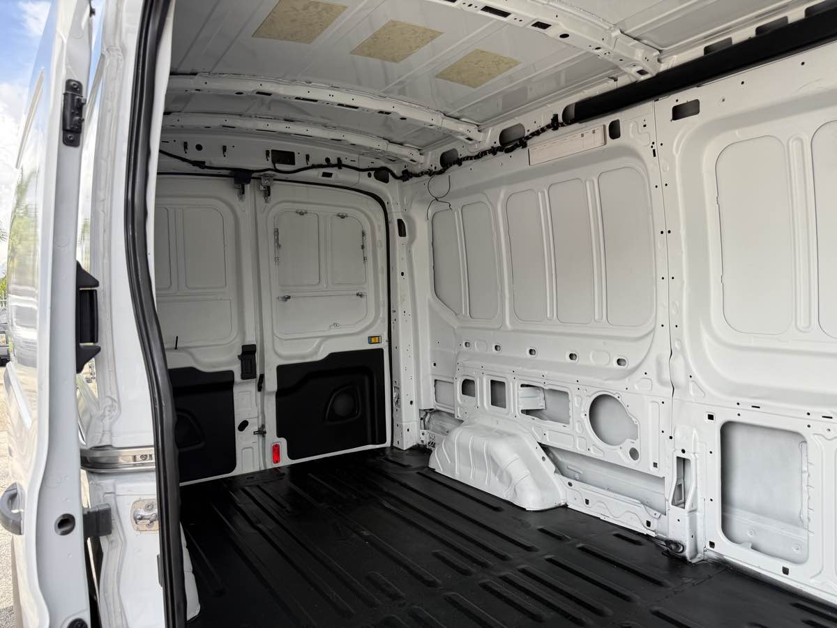 2022 Ford Transit Cargo Van photo 21