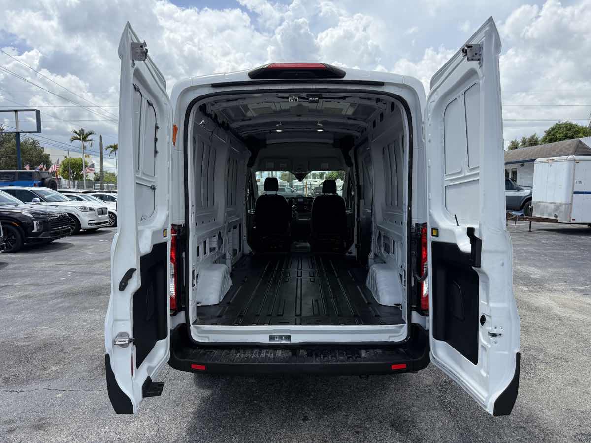 2022 Ford Transit Cargo Van photo 22