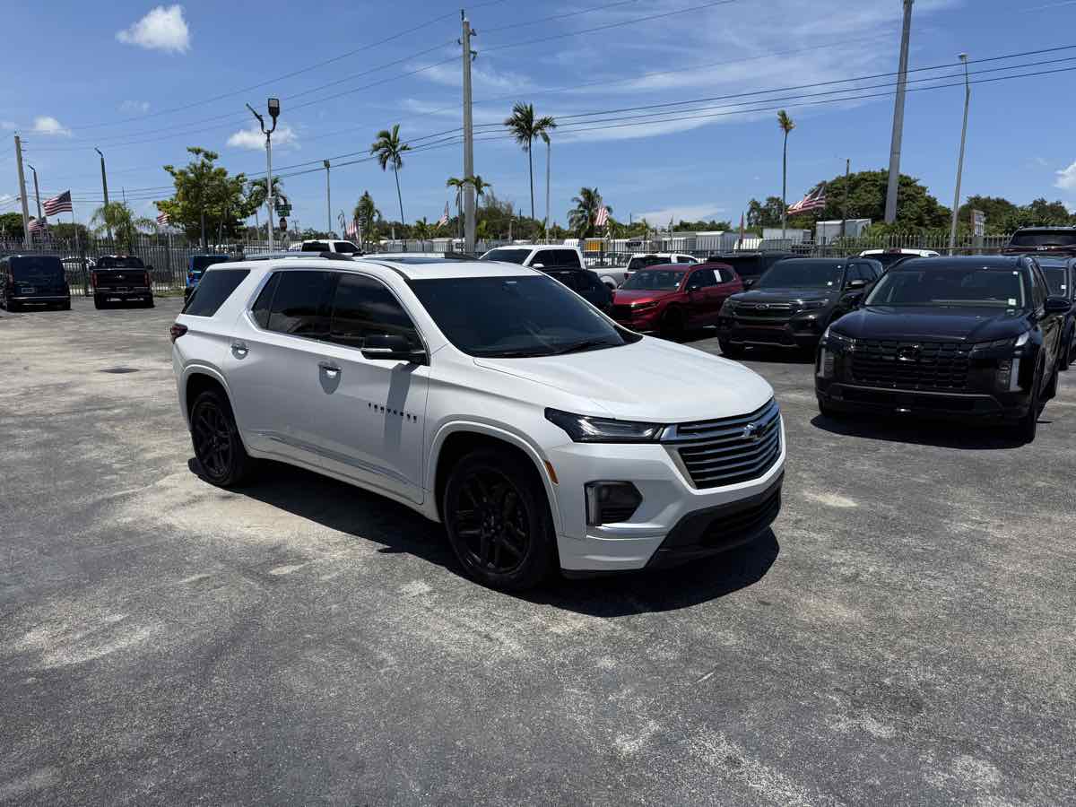 2022 Chevrolet Traverse Premier photo 2
