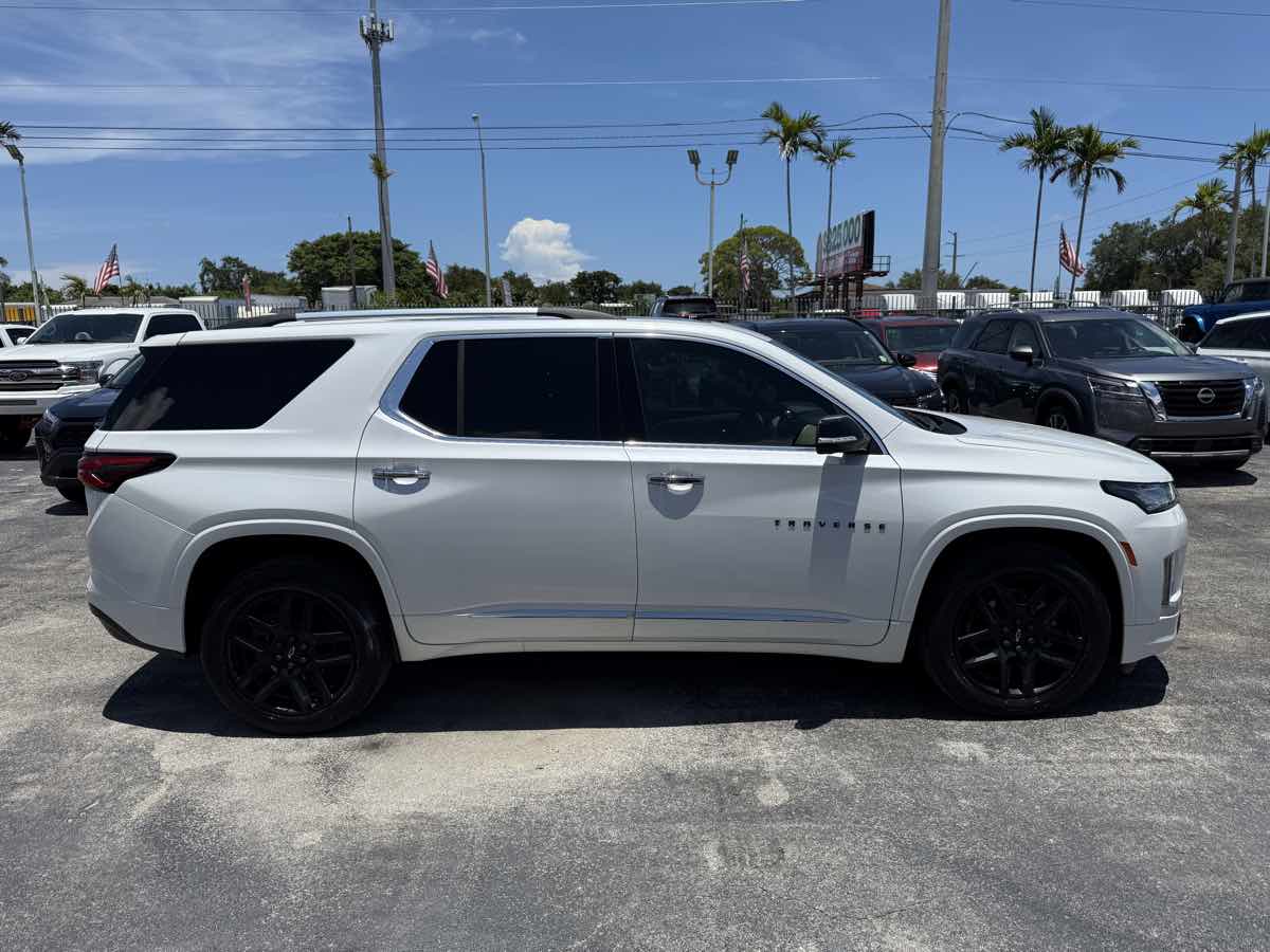2022 Chevrolet Traverse Premier photo 11