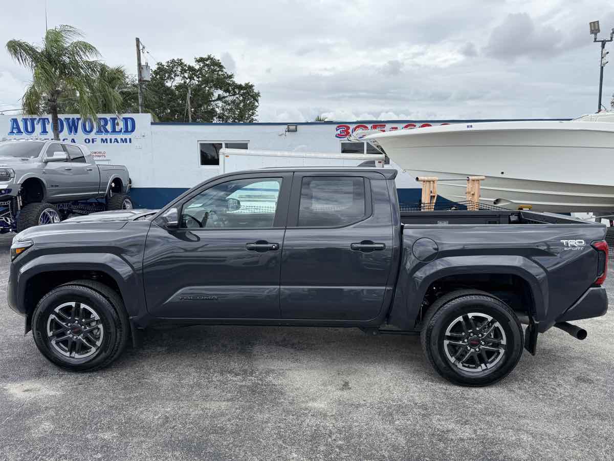 2024 Toyota Tacoma TRD Sport Double Cab 4x4 photo 8