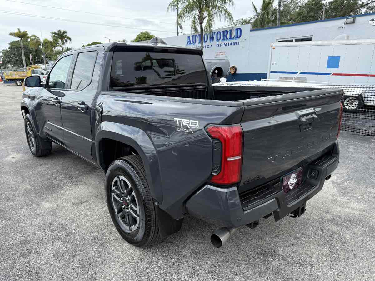 2024 Toyota Tacoma TRD Sport Double Cab 4x4 photo 9