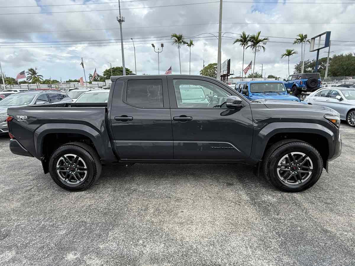 2024 Toyota Tacoma TRD Sport Double Cab 4x4 photo 12