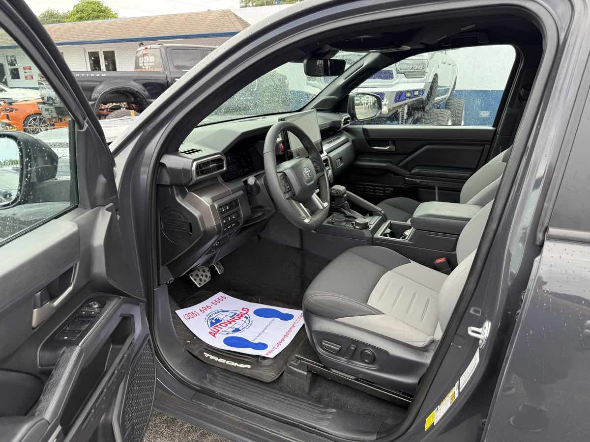 2024 Toyota Tacoma TRD Sport Double Cab 4x4 photo 13
