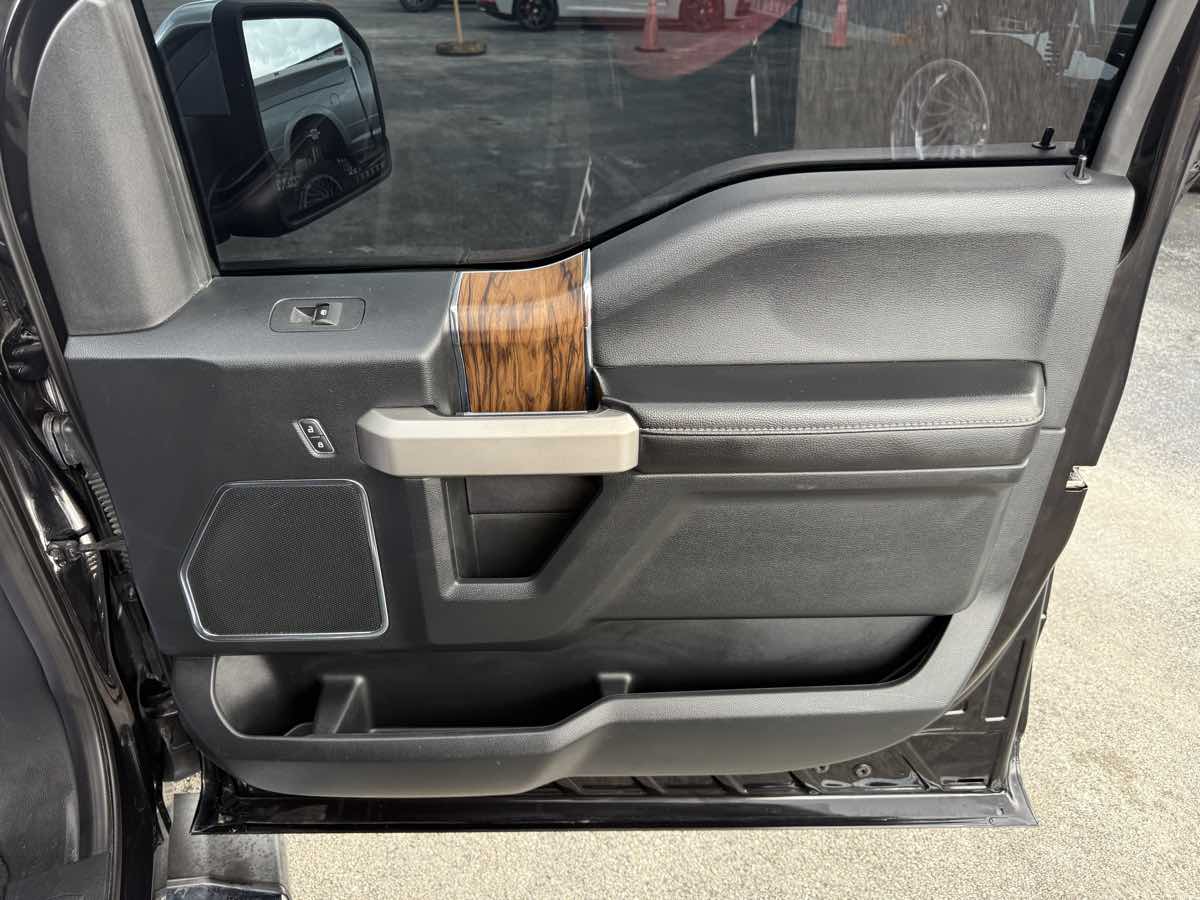 2019 Ford F-150 Lariat photo 22
