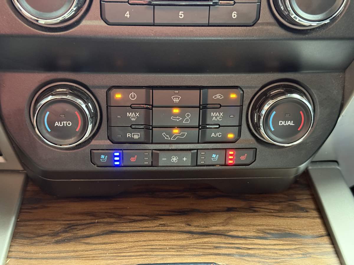 2019 Ford F-150 Lariat photo 47