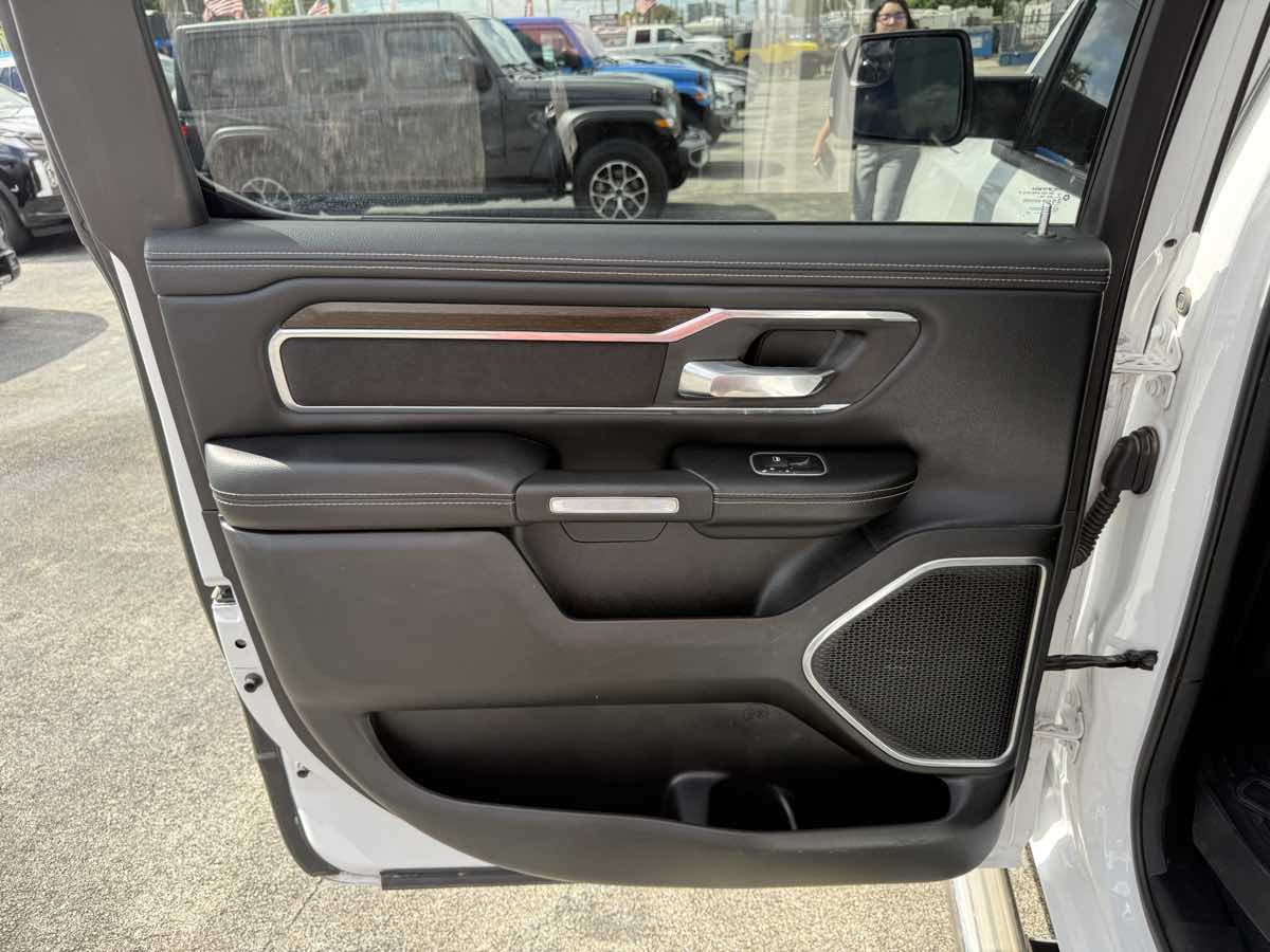 2022 Ram 1500 Laramie photo 17