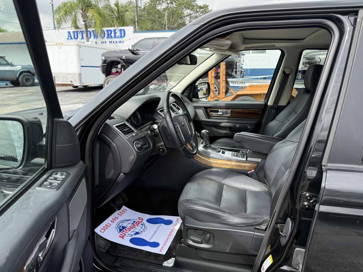 2012 Land Rover Range Rover Sport HSE photo 10