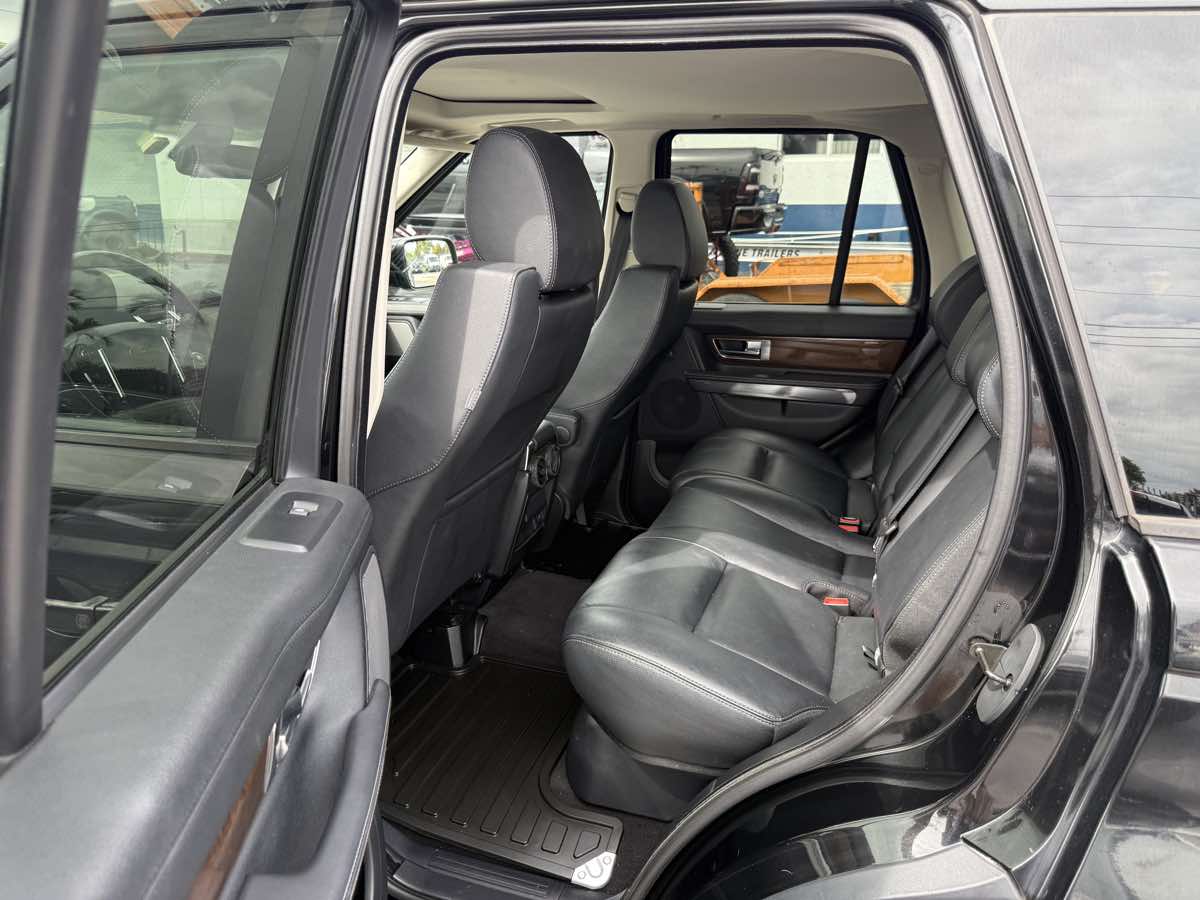 2012 Land Rover Range Rover Sport HSE photo 14