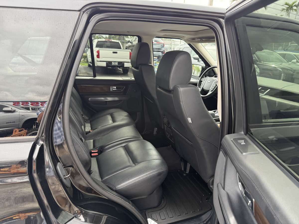 2012 Land Rover Range Rover Sport HSE photo 17