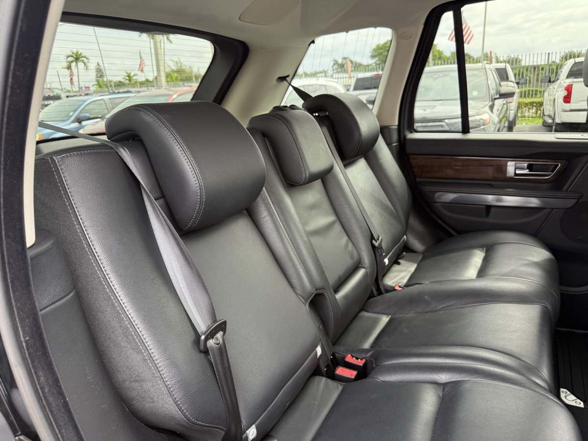 2012 Land Rover Range Rover Sport HSE photo 18