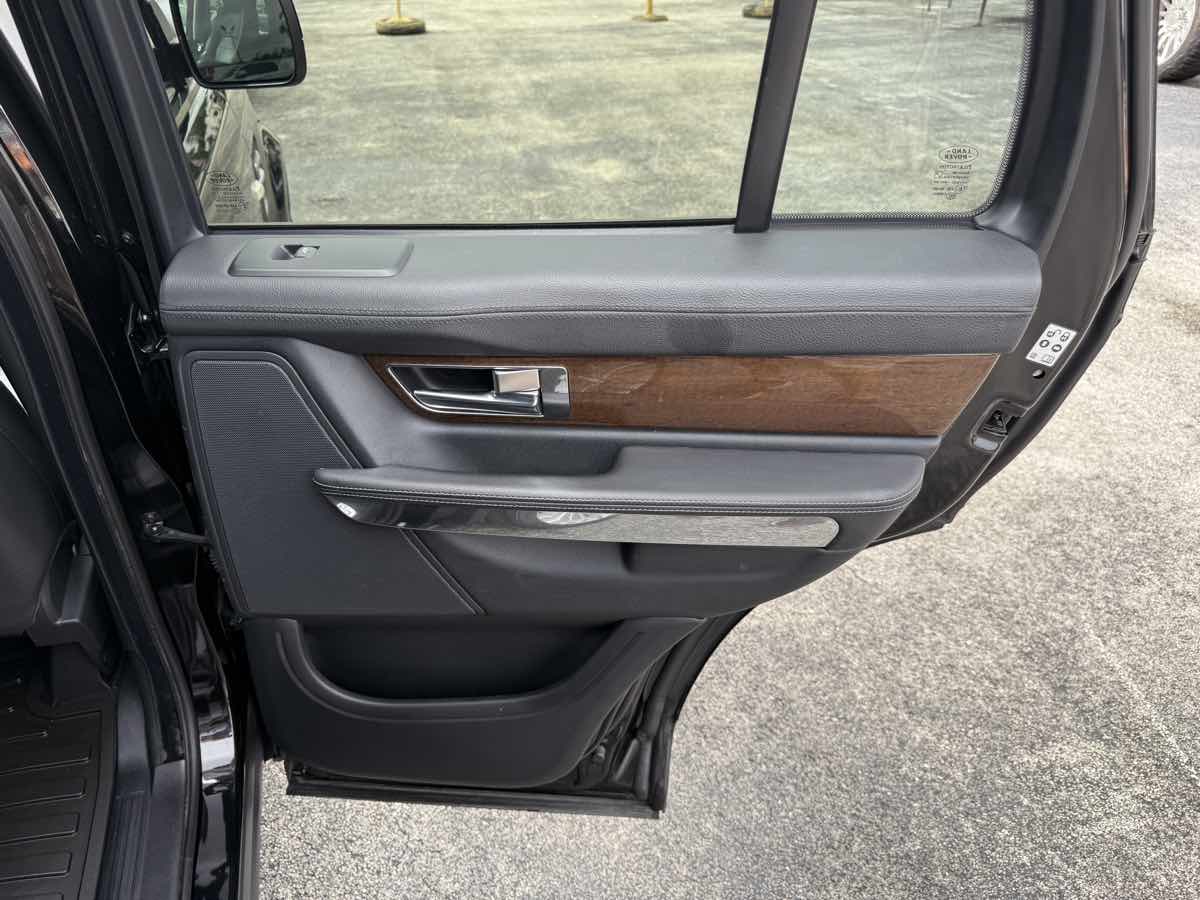 2012 Land Rover Range Rover Sport HSE photo 19