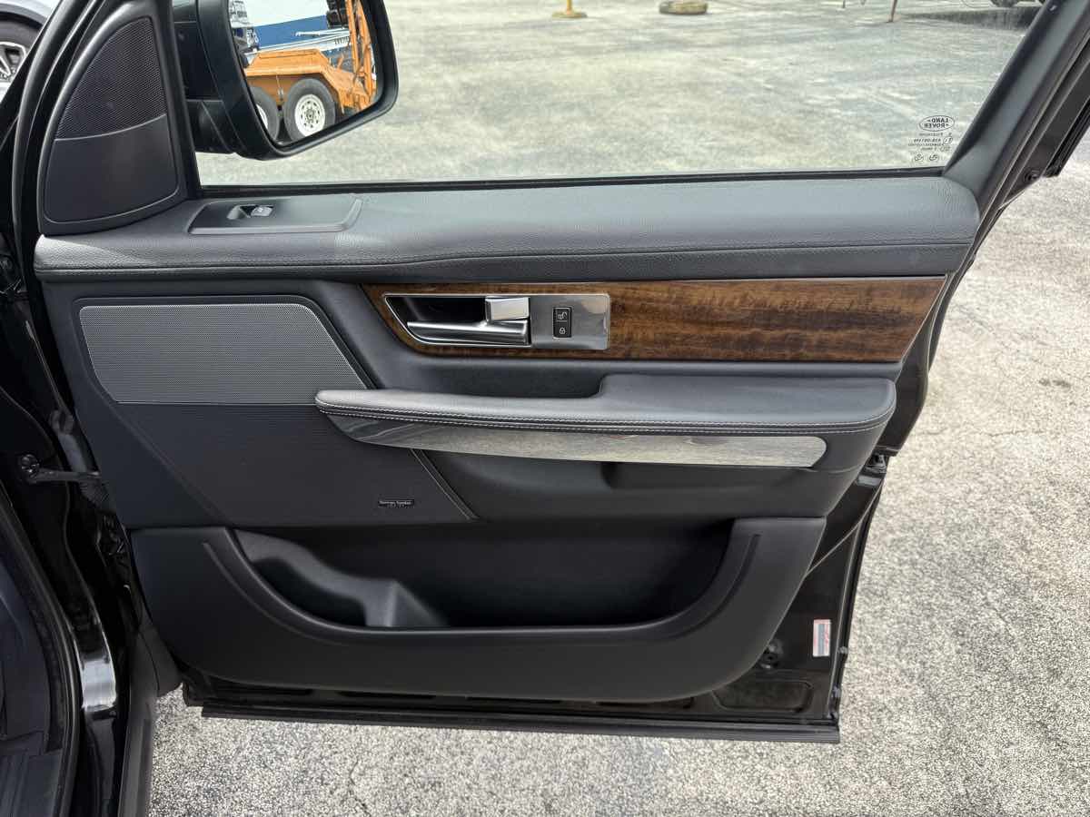 2012 Land Rover Range Rover Sport HSE photo 23