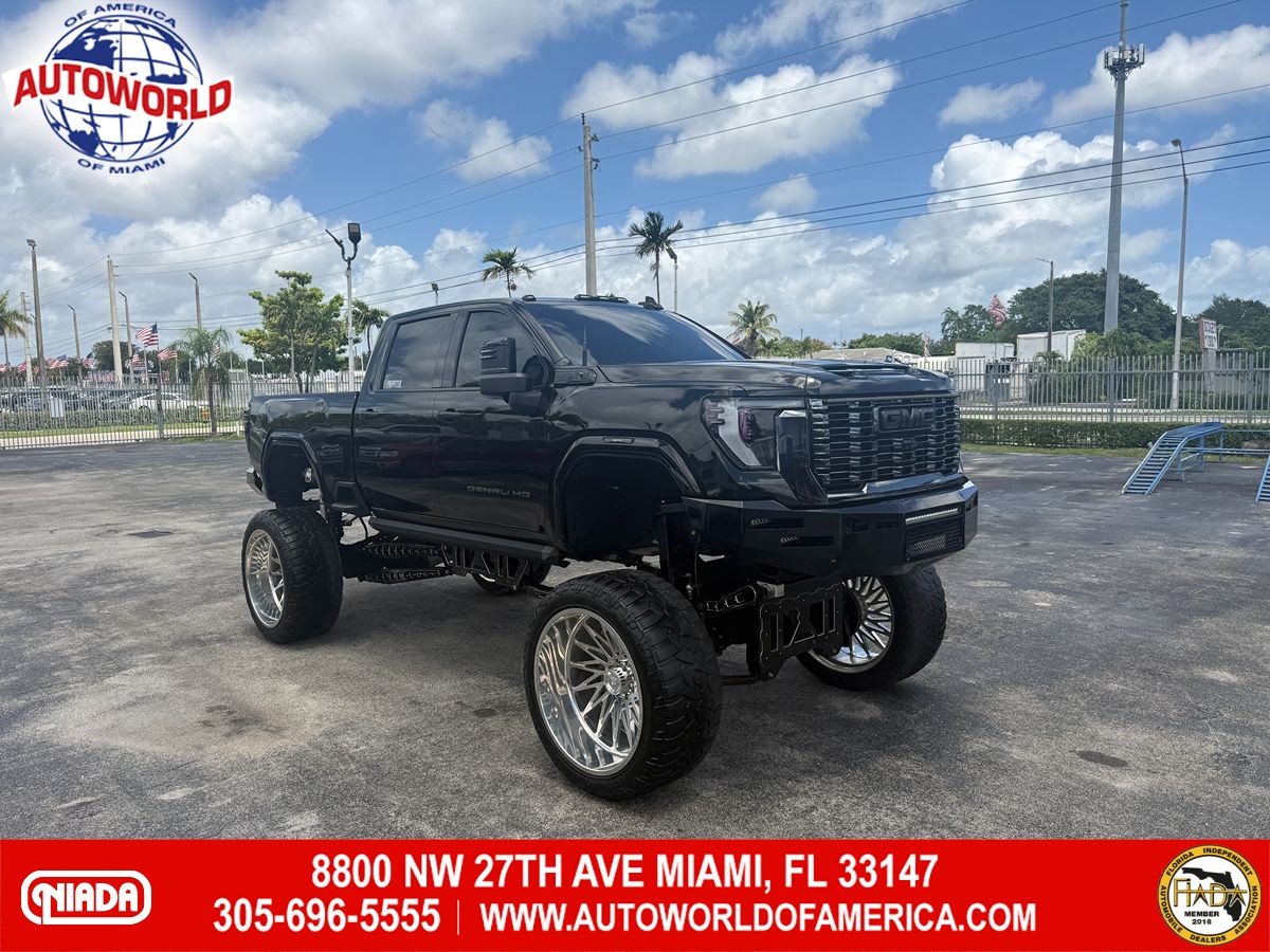 2024 GMC Sierra 4WD Crew Cab Standard Box Denali's photo
