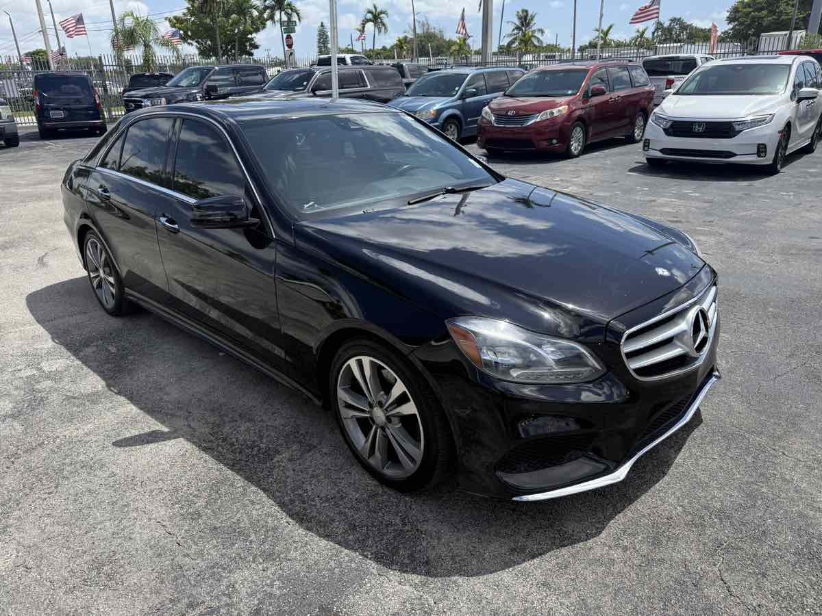 2015 Mercedes Benz E 4MATIC Sport Sedan photo 2