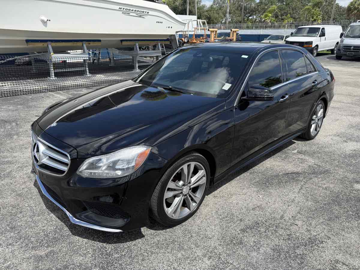 2015 Mercedes Benz E 4MATIC Sport Sedan photo 4