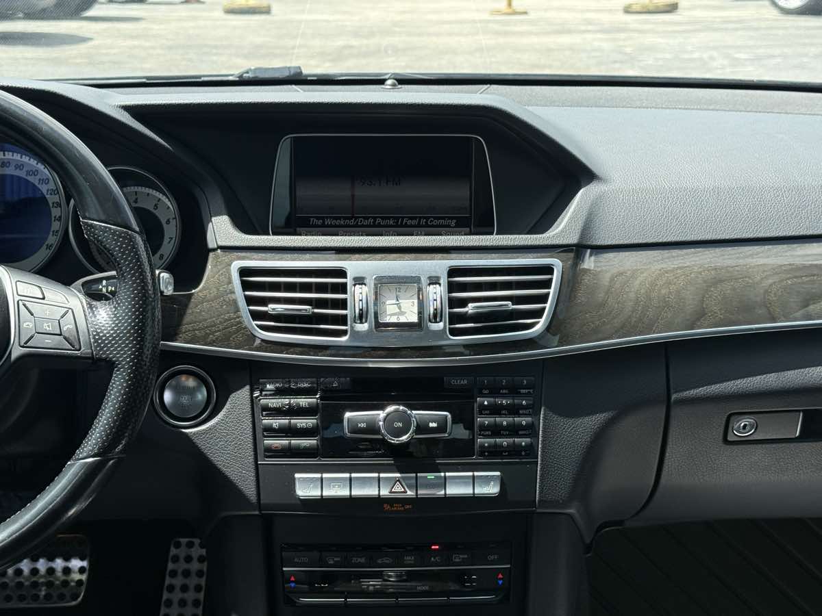 2015 Mercedes Benz E 4MATIC Sport Sedan photo 30