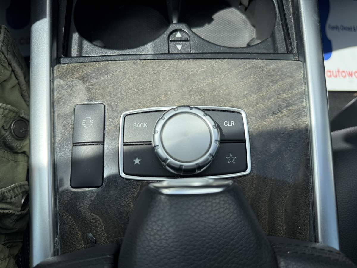 2015 Mercedes Benz E 4MATIC Sport Sedan photo 38