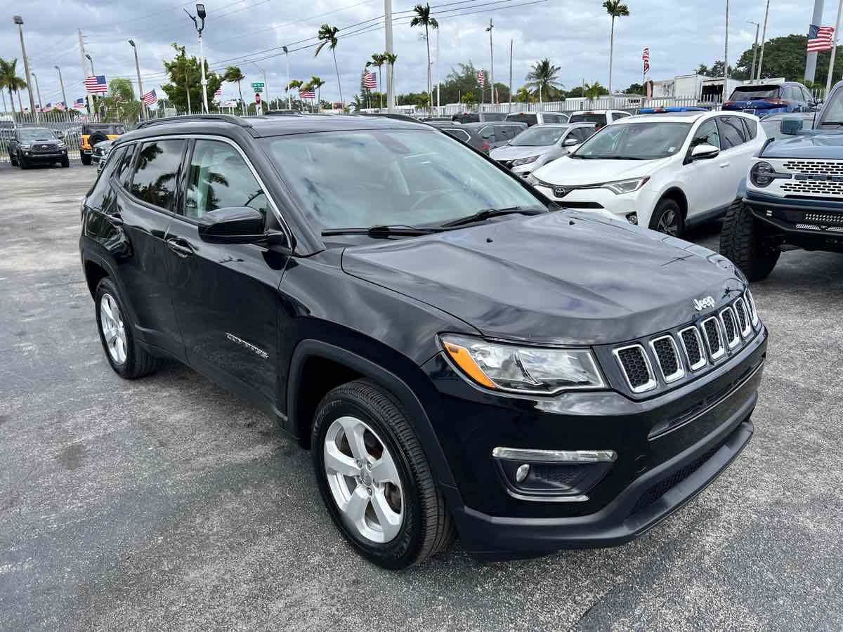 2019 Jeep Compass Latitude photo 2